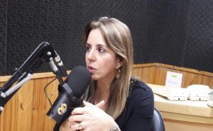 Secretária Kalina Leite concedeu entrevista na 96FM em Natal - (FOTO: Sérgio Costa/Portal BO)