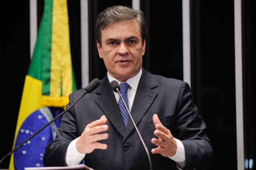 Cássio Cunha Lima ressaltou o fato de que a crise hídrica afeta 20 milhões de pessoas e ainda pode piorar. - Foto: Jefferson Rudy/Agência Senado