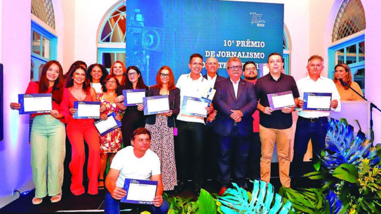 Vencedores das cinco categorias da competição comemoram momento. Foto: Moraes Neto/FIERN