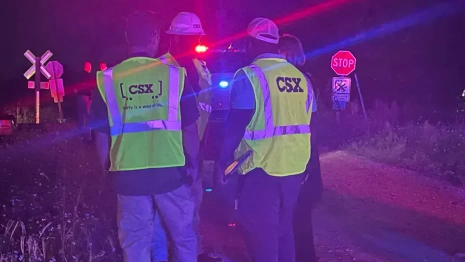 Acidente com colisão entre trem e SUV deixou seis mortos nos EUA Reprodução/X/Chad Chronister