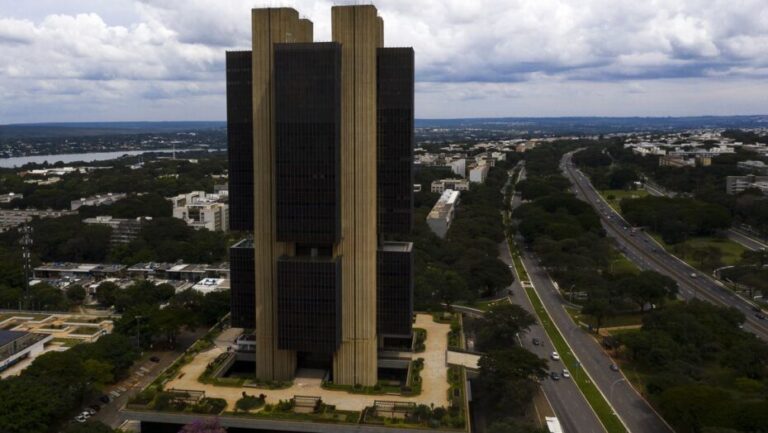 Crédito deve crescer 7,7% neste ano, prevê Banco Central - Foto: Marcelo Casal Jr/Agência Brasil contas externas