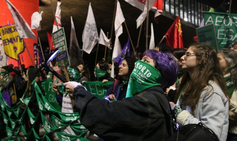 São Paulo (SP), 28/09/2023 - Ato pela legalização do aborto no dia latinoamericano e caribenho de luta pela descriminalização do aborto, na Avenida Paulista. Foto: Rovena Rosa/Agência Brasil