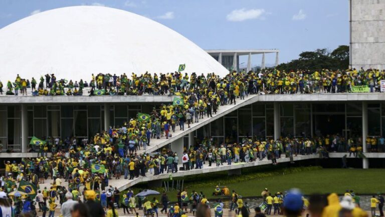 Manifestantes invadem Congresso, STF e Palácio do Planalto. inquérito réus