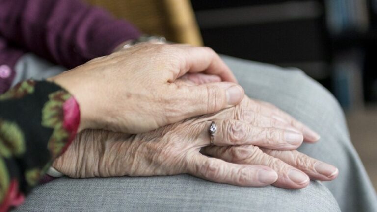 Alzheimer corresponde a mais da metade dos casos de demência no país. Foto: Reprodução/Pixabay
