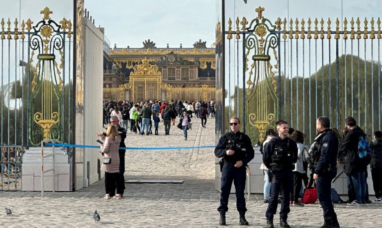 FILE PHOTO: France's Palace of Versailles reopens after being evacuated for security reasons. REUTERS/Clotaire Achi/File Photo