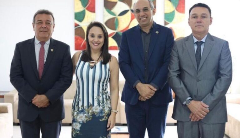 Em Brasília, o prefeito Amazan esteve com a presidente nacional do Podemo. — Foto: Instagram/Reprodução