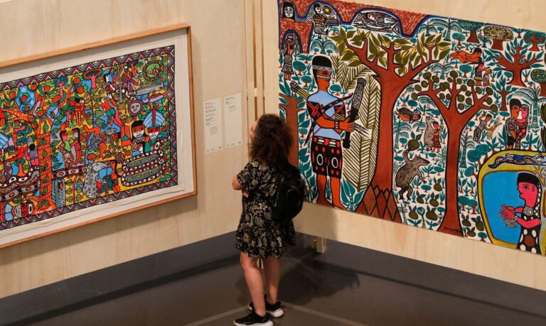 São Paulo (SP), 24/03/2023 - O Museu de Arte de São Paulo (Masp) recebe a exposição Mirações, do Movimento dos Artistas Huni Kuin - MAHKU, na programação anual dedicada às histórias indígenas. Foto: Fernando Frazão/Agência Brasil