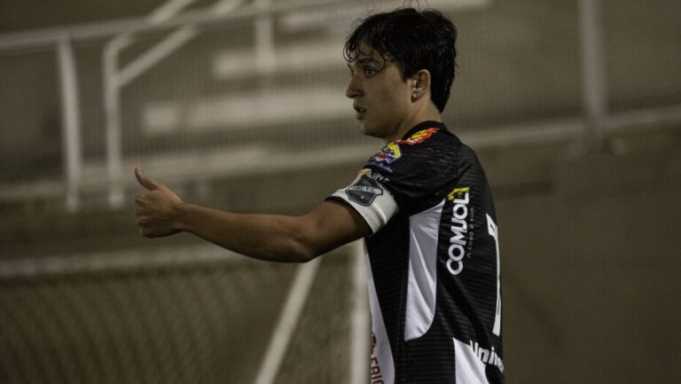 Um dos principais jogadores do clube é Matheus Anjos, que soma boas atuações apesar do momento do ABC / Foto: Rennê Carvalho