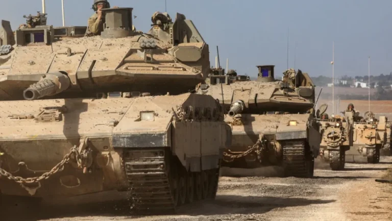 forcas misseis Tanques israelenses perto da fronteira de Gaza 13/10/2023 REUTERS/Violeta Santos Moura