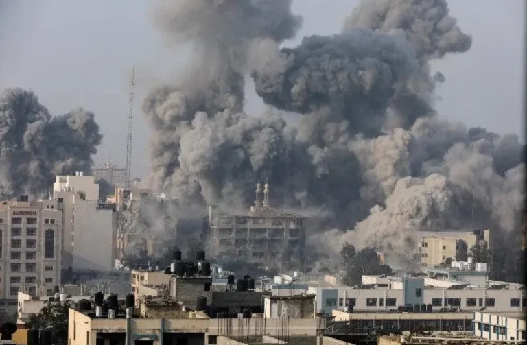 Bombardeio impede abastecimento em Gaza. Foto: Reuters/Saleh Salem