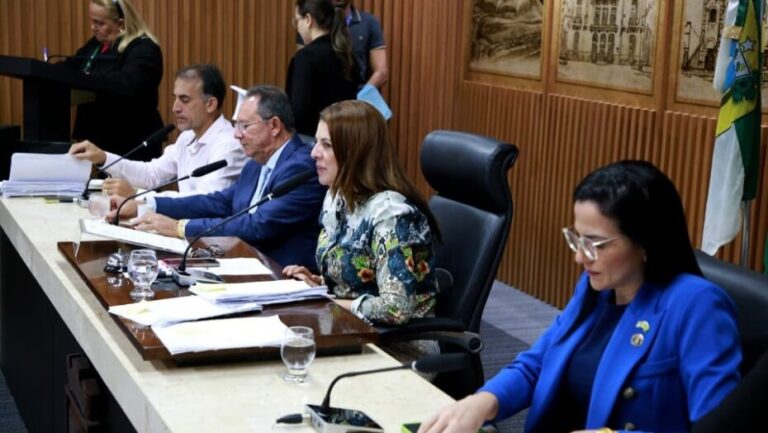 Pelo menos quatro vereadores estiveram presentes durante a reunião na Câmara. Foto: Francisco de Assis.