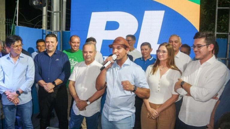 Rogério Marinho, Allyson Bezerra e várias personalidades políticas estiveram na inauguração do diretório do PL Mossoró. Foto: Divulgação.