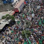 Apoiadores do Hamas comemoram nas ruas de Gaza após trégua no conflito com Israel