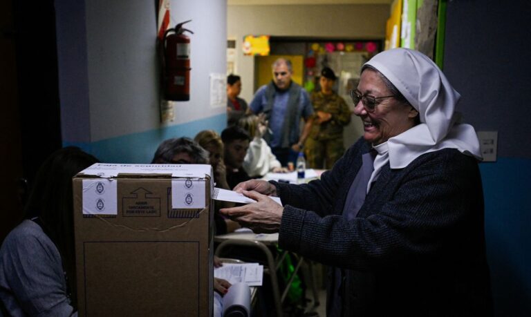 A nun casts her vote at a polling station during Argentina's runoff presidential election, in Tigre, on the outskirts of Buenos Aires, Argentina November 19, 2023. REUTERS/Mariana Nedelcu