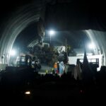 Equipes de resgate trabalham na retirada de operários presos em túnel que desabou em Uttarkashi, na Índia
28/11/2023 REUTERS/Francis Mascarenhas