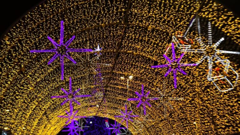 Decoração natalina de Ponta Negra terá túnel iluminado e faz parte dos detalhes do Natal em Natal. Foto: Joana Lima / Secom.