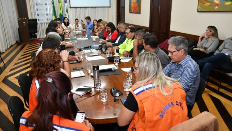 Reunião do gabinete de crise decreta estado de emergência em Natal. Foto: Alex Régis.