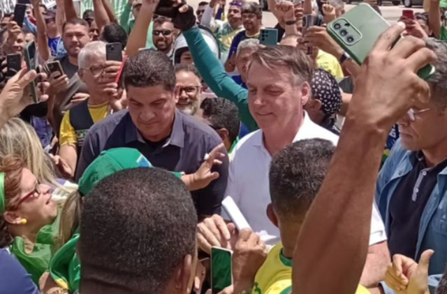Bolsonaro é recebido por apoiadores no RN. Foto: Redes sociais/General Girão.