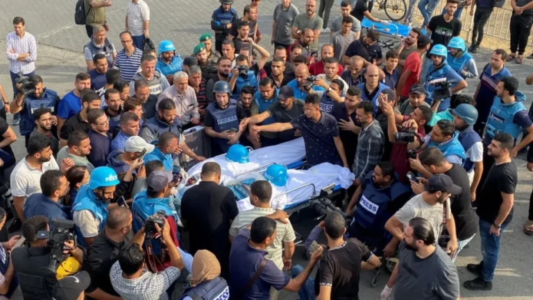 Jornalistas palestinos são mortos em Gaza / Foto: Arafat Barbakh/Reuters (10.out.23)