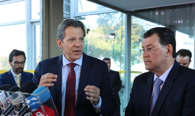 Brasília,(DF) 08/08/2023 - Entrevista coletiva do ministro da Fazenda, Fernando Haddad, ao lado Senador Eduardo Braga, relator da Reforma Tributária. Foto Valter Campanato/EBC