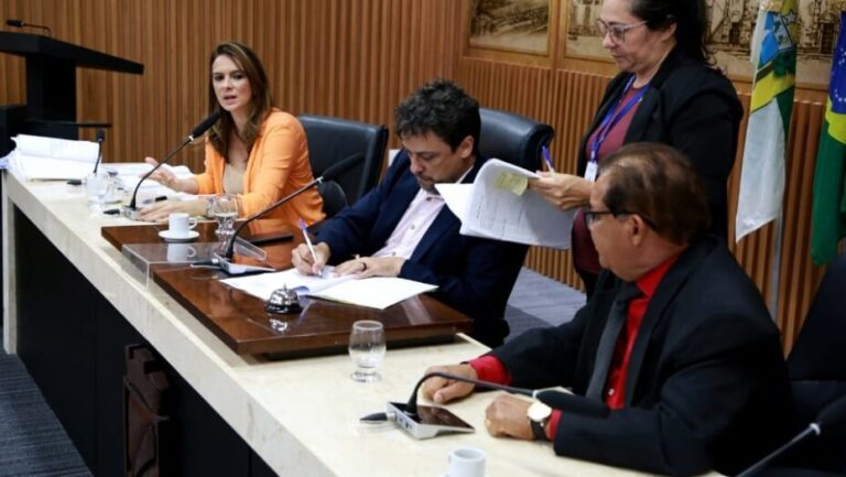 Comissão pede que secretarias esclareçam obras de CMEI's paralisadas. Foto: Francisco de Assis.