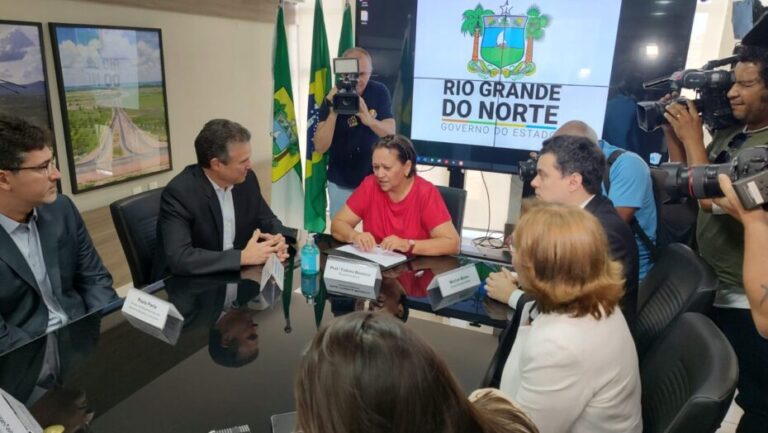 Governadora Fátima Bezerra reunida com ministro da Pesca e Agricultura, André de Paula. Foto: Daniel Guimarães/ Agora RN.