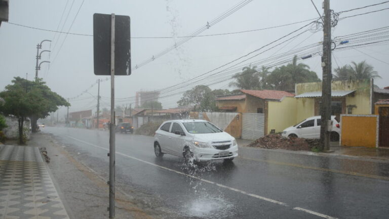 Chuvas em Natal já apresentaram pontos de alagamento espalhados pela cidade. Foto: José Aldenir/Agora RN.