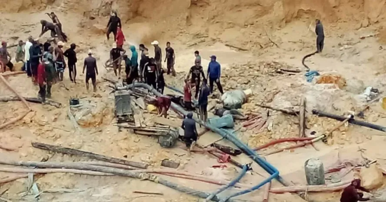 O desabamento de uma mina a céu aberto na Amazônia venezuelana matou ao menos 10 pessoas. — Foto: Reprodução/Redes sociais.
