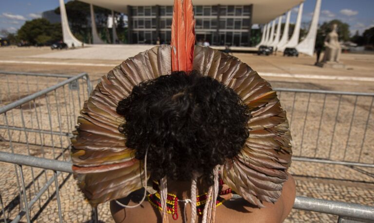 Indigena em frente ao STF 
Foto: Joédson Alves/Agência Brasil/Arquivo