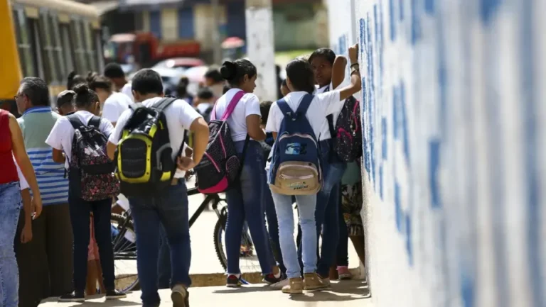 Aplicado a cada três anos, o Pisa avalia os conhecimentos dos alunos de 15 anos de idade nas três disciplinas. Foto: Marcelo Camargo/Agência Brasil
