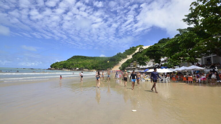 Praia de Ponta Negra em Natal. Foto: José Aldenir/AGORA RN