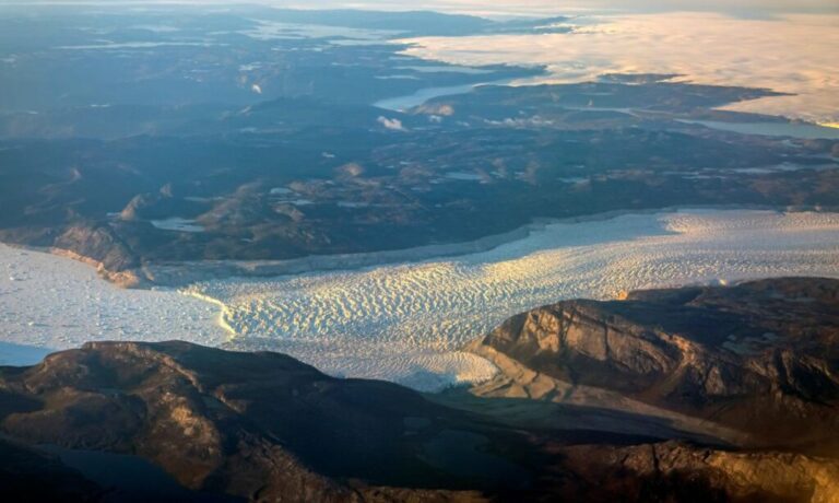 Geleira na costa oeste perto de Nuuk, Groenlândia
04/09/2021
REUTERS/Hannibal Hanschke