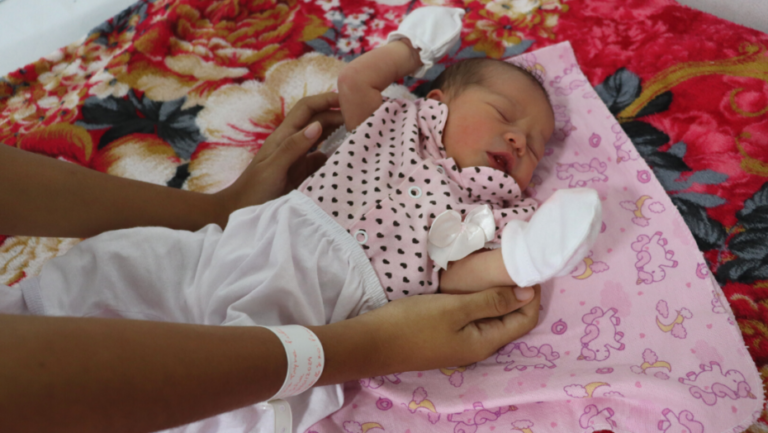 Milena foi a primeira criança a nascer nos serviços de saúde do município de Natal. Foto: SMS/Reprodução.