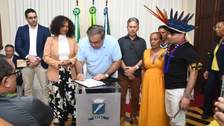 Assinatura do termo de cooperação para realização do censo da população indígena em Natal. Foto: Alex Régis.