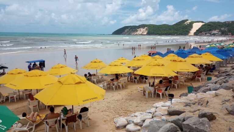 Operação Verão fez fiscalização na praia de Ponta Negra. Foto: Divulgação/Semurb.