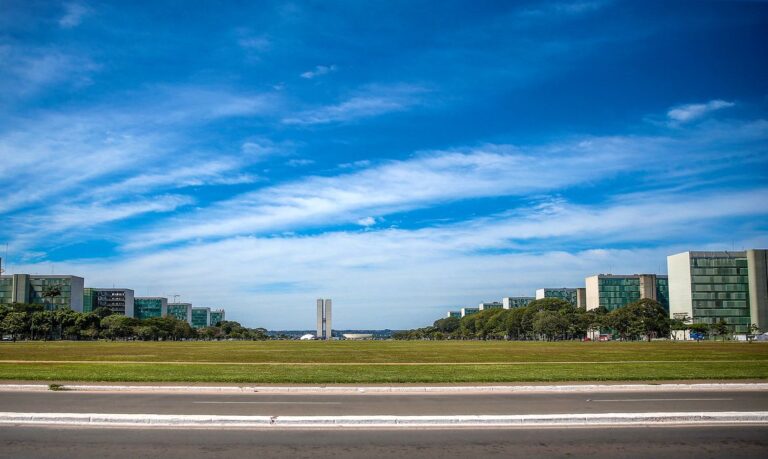 Brasília - 23.05.2023 - Cenas da cidade de Brasília. Na foto a Esplanada dos MInistérios. Foto: José Cruz/ Agência Brasil