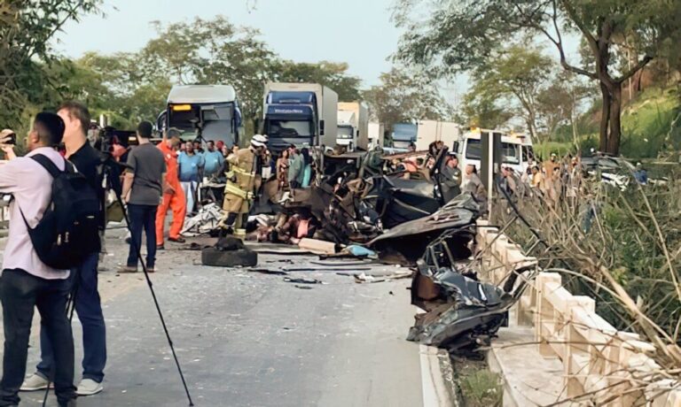 Brasília (DF) 13/01/2024 - Acidente entre ônibus e caminhonete deixou ao menos 8 mortos em Minas.
Foto: Corpo de Bombeiros Minas Gerais/Divulgação