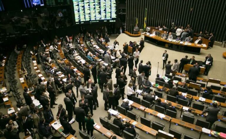 Congresso quer fatia maior de verba - Foto: FÁBIO R. POZZEBOM / AGÊNCIA BRASIL