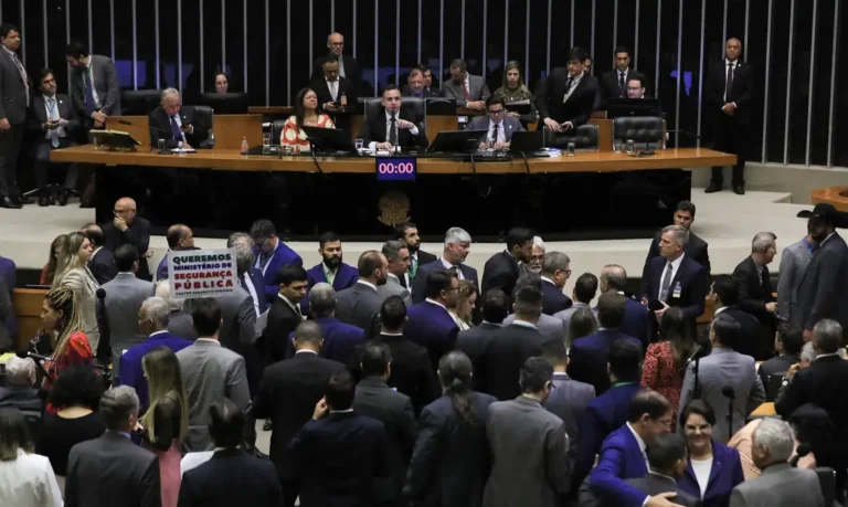 Brasília (DF) 19/12/2023 Sessão do Congresso Nacional que votou a Lei de Diretrizes Orçamentárias de 2024.  Foto Lula Marques/ Agência Brasil