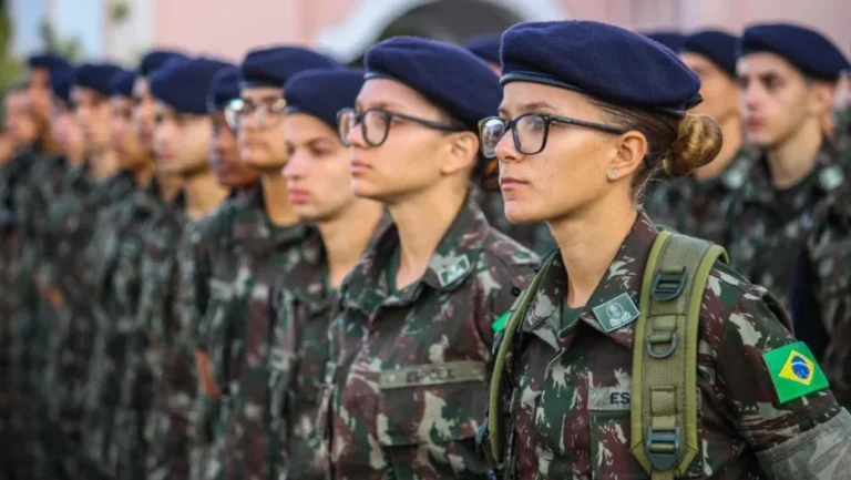 Exército diz que fisiologia da mulher impede mesmo desempenho na zona de combate / Foto: Exército