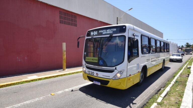 Trabalhadores foram vítimas de arrastão em ônibus de Natal. Foto: José Aldenir/Agora RN.