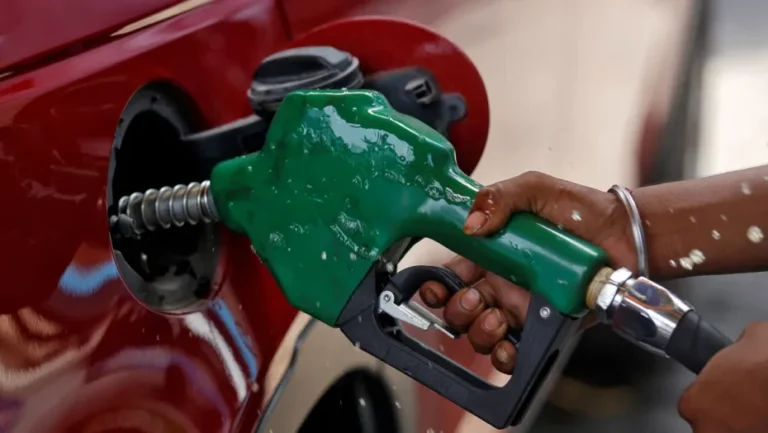 Preço médio da gasolina subiu para R$ 5,58 por litro, no Brasil. Foto: REUTERS/Francis Mascarenhas