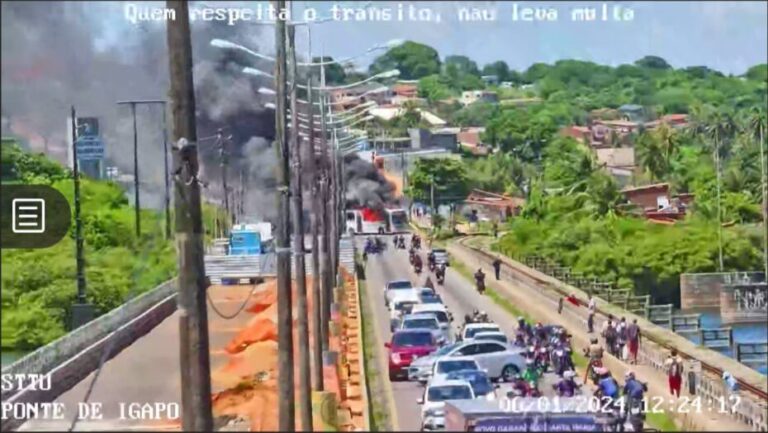 Ponte do Igapó é fechada sentido Zona Norte devido a ônibus incendiado. Foto: Divulgação
