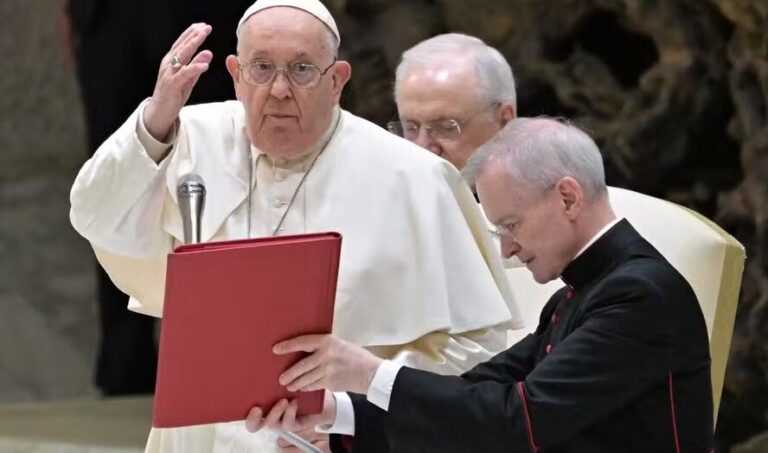 Papa Francisco durante audiência no Vaticano — Foto: ANDREAS SOLARO / AFP