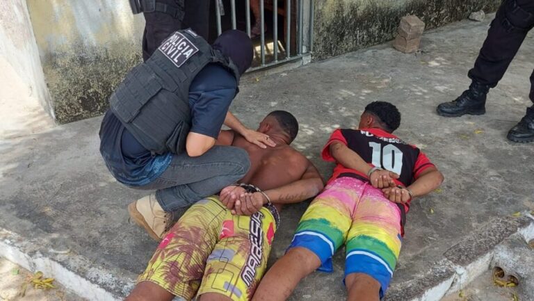 Homens sendo presos pela Polícia Civil / Foto: PCRN