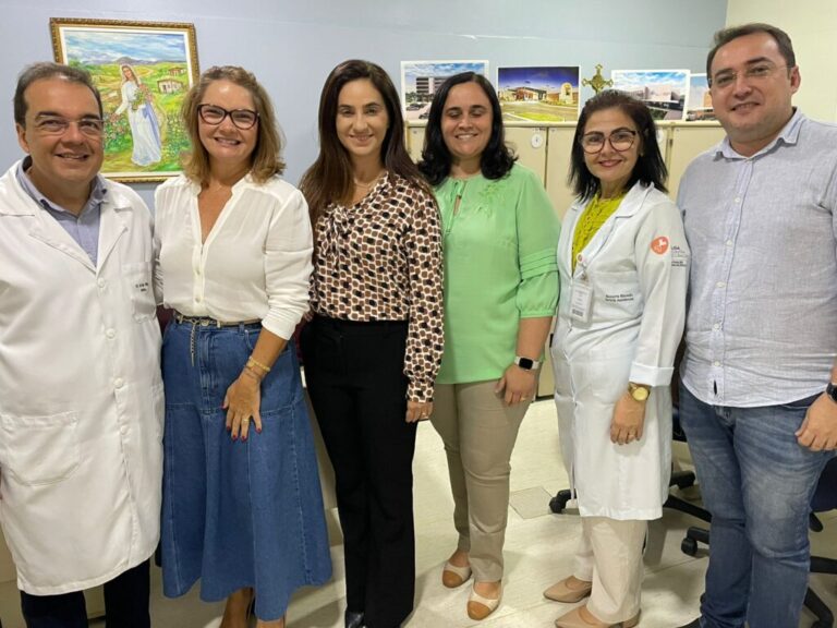 imagem com as promotoras Iara Pinheiro e Rosane Moreno em visita ao CECAN.