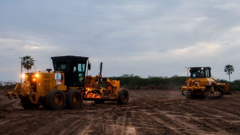 Máquinas já trabalham na construção da nova via, que é comemorada pelo setor produtivo de Mossoró e região; obra é parceria da prefeitura com União. Foto: Lucas Bucão