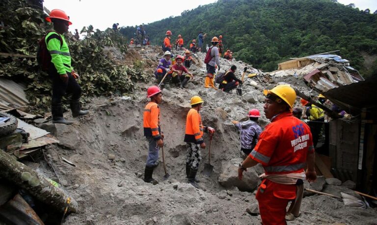 Search and rescue operations continue following a landslide in the village of Masara, Maco, Davao de Oro, Philippines, February 8, 2024. REUTERS/Mark Navales NO RESALES. NO ARCHIVES