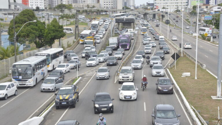 Veículos com placas terminadas em 1 e 2 devem pagar licenciamento nesta semana - Foto: José Aldenir/Agora RN