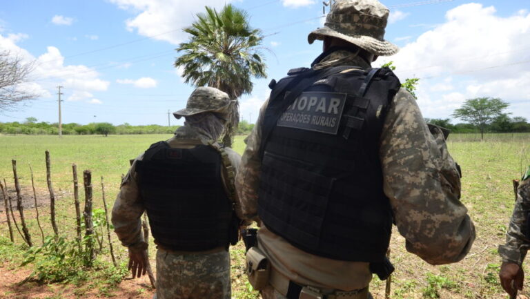 Batalhão especializado da Polícia Militar durante busca de fugitivos em Mossoró / Foto: José Aldenir - Agora RN